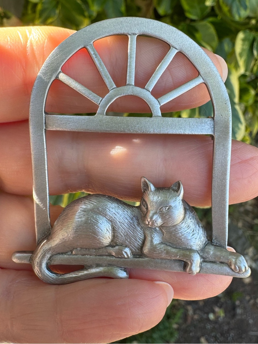 JJ Jonette Jewelry Pewter Cat Window Brooch - Silver Tone Kitty Pin Vintage 80’s